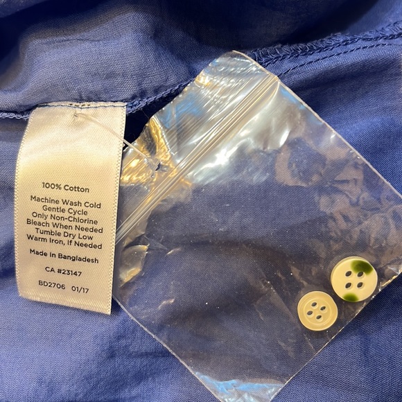 Talbots ombré blue blouse, size M, NWT. - Picture 6 of 6